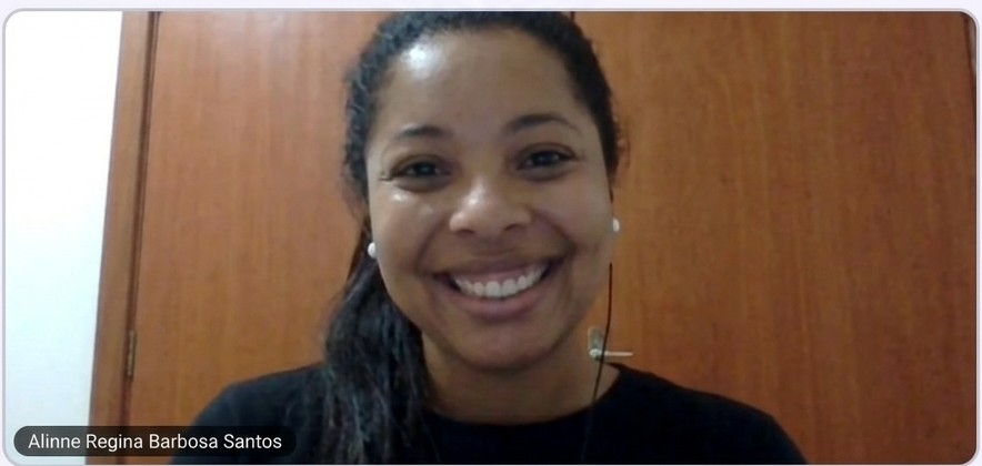 Aluna na aula ao vivo